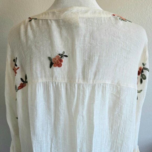 Fig and Flower Blouse Top Plus Size 2X 1X Floral Embroidered Semi Sheer Crinkle - Picture 7 of 8